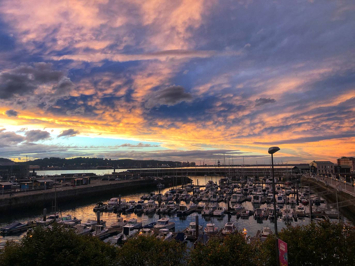 Espectacular atardecer en Gijón