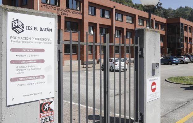 Desescolariza a su hija de 15 años en Mieres «porque sufre graves amenazas»
