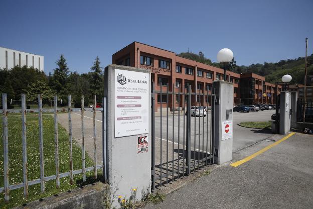 El acoso va del aula a su casa de Mieres: «Pido un traslado a Vipasa»