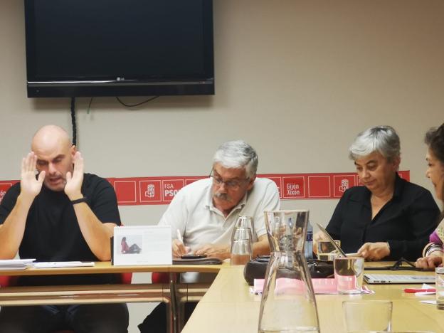 La ejecutiva del PSOE pide a Ana González «ejercer su papel institucional con responsabilidad»