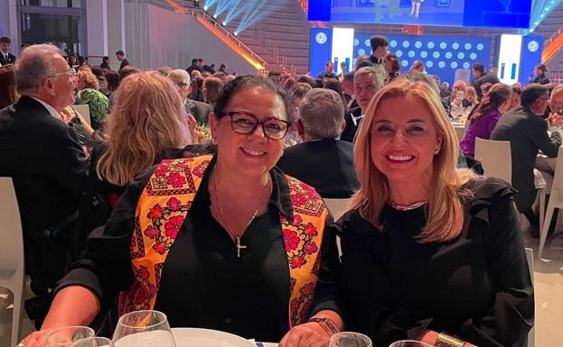 María del Monte se casa con Inmaculada Casal