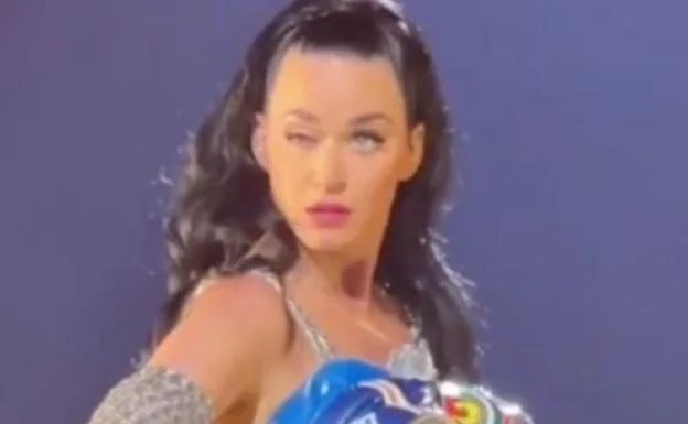 Katy Perry pierde el control de su párpado derecho en uno de sus conciertos