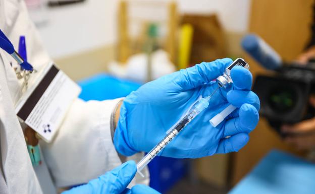 Dos muertos y cuatro enfermos críticos por covid en Asturias