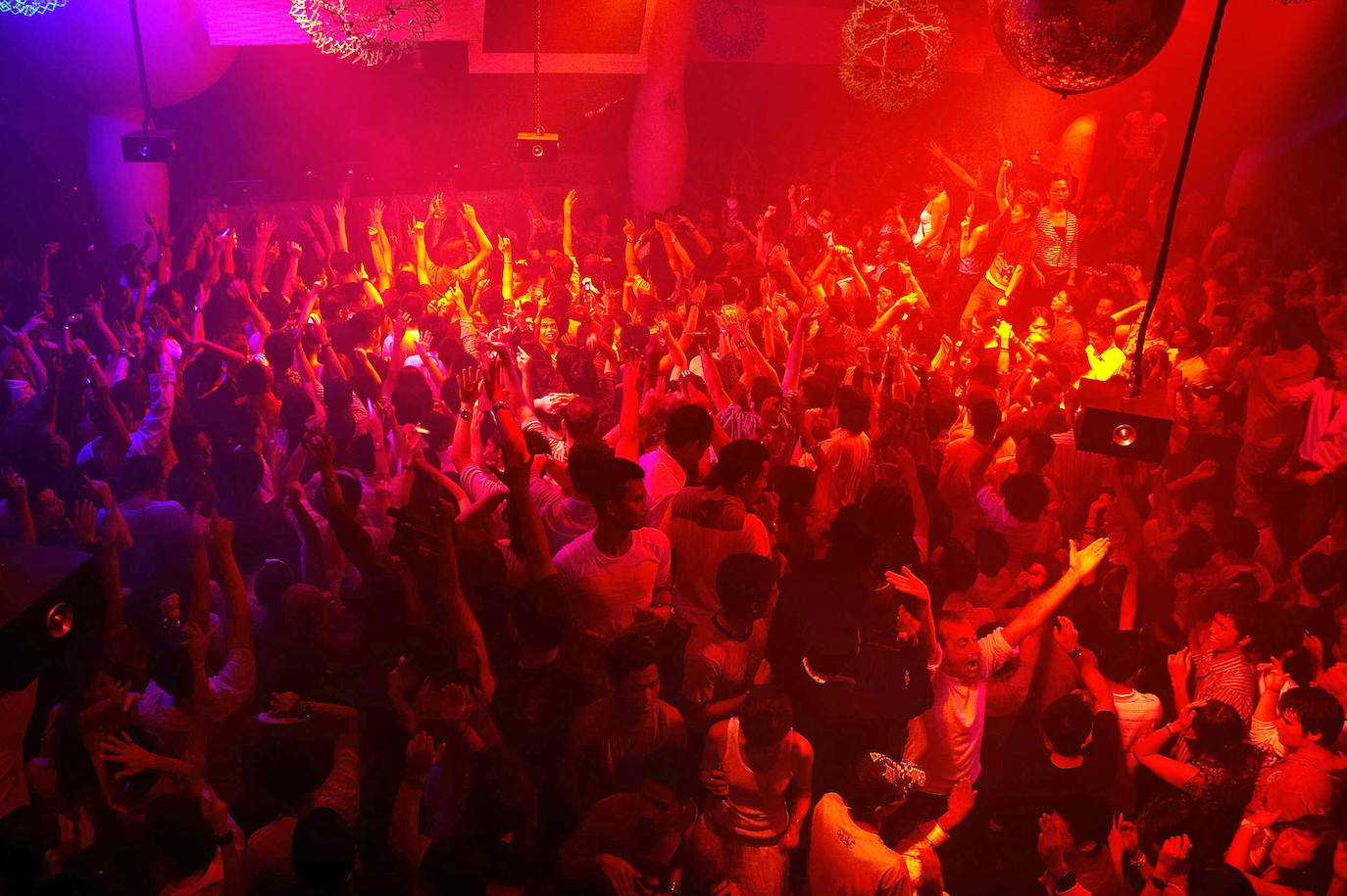 Polémica por el anuncio de una «caravana de mujeres» en una discoteca de Grado: «Intolerable en el siglo que vivimos»