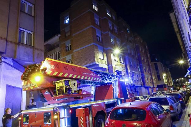 Libertad con cargos para la madre que dejó solos a sus hijos menores en su vivienda de Gijón