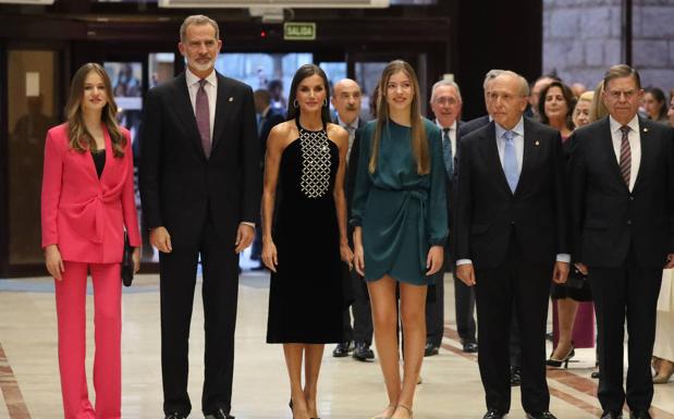 Los 'looks' de la Familia Real para el Concierto de los Premios Princesa de Asturias