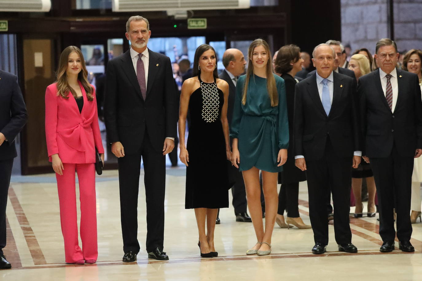 Ovación cerrada a la Familia Real a su llegada a Asturias