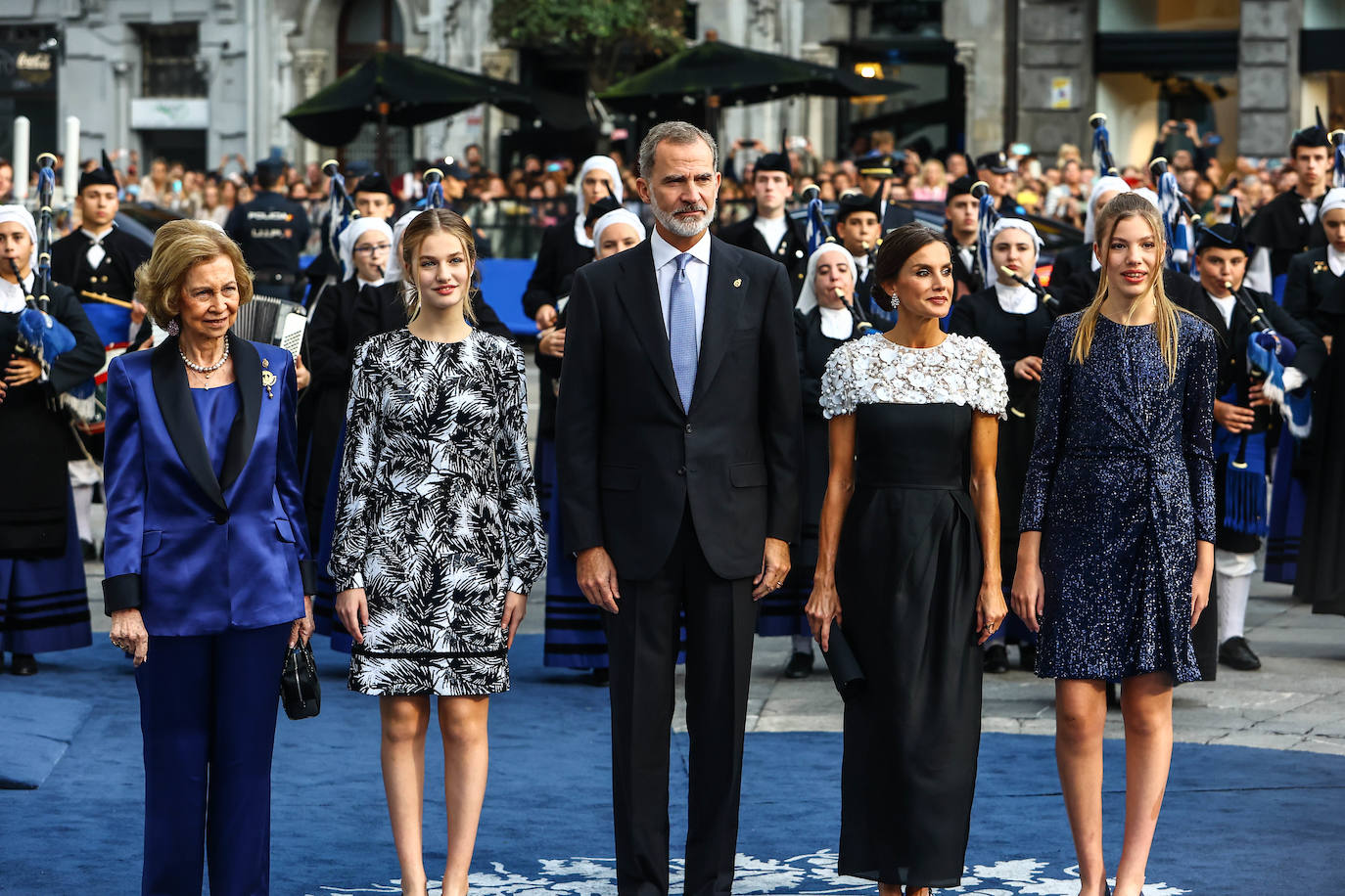 La Familia Real deslumbra en la alfombra azul de los Premios Princesa