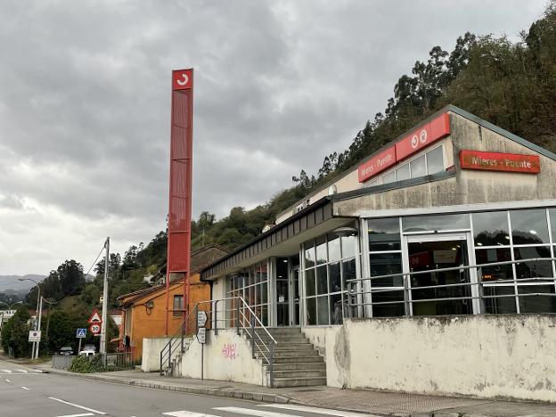 Mieres exige a Adif un plan de inversiones que incluya mejoras en la estación y aparcamientos