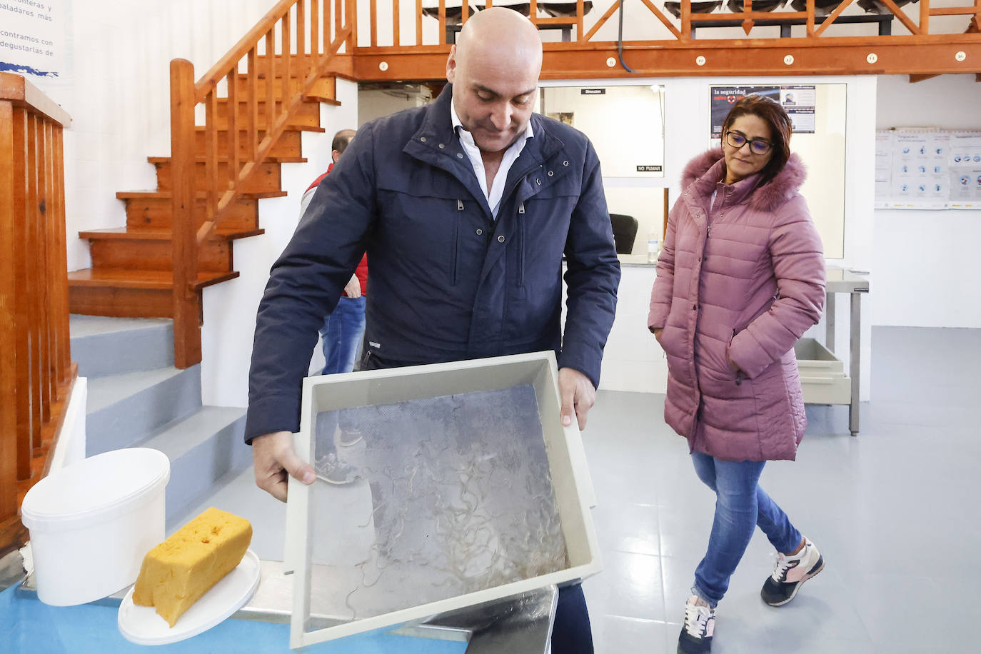 La primera angula del Nalón, a 4.599 euros el kilo