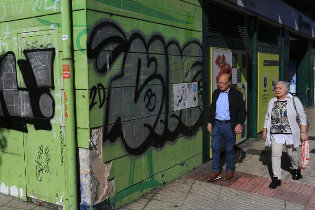 Oviedo pide colaboración vecinal para acabar con los grafitis