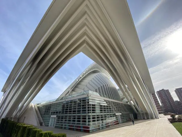 La subasta de la galería del Calatrava se cierra en 157.777 euros, casi una centésima parte de su valor