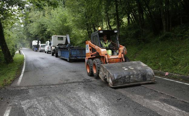 El Principado reconoce que tiene la mitad de su plan de carreteras sin hacer después de cinco años