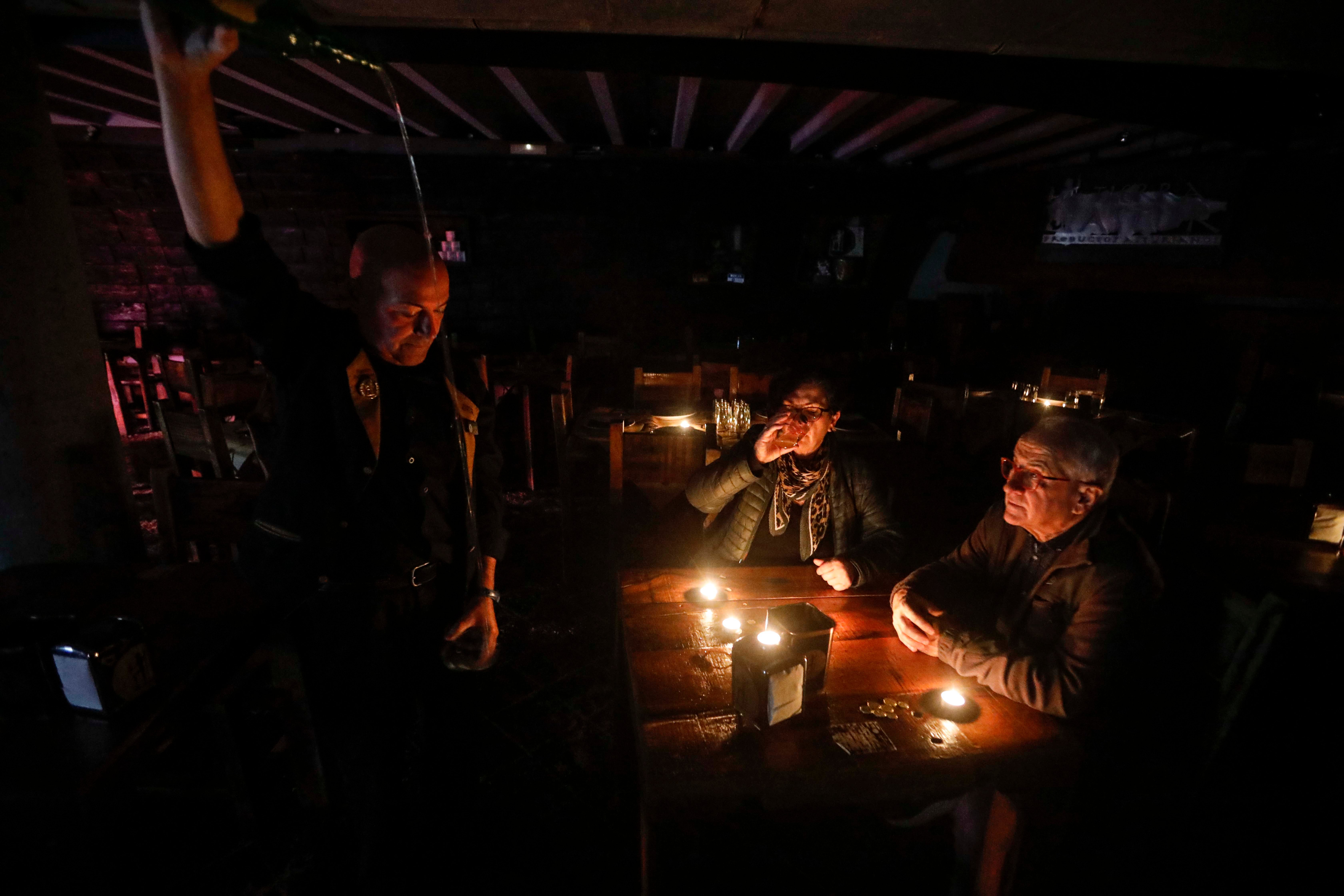 «Vamos a tener que cerrar tres tardes a la semana para ahorrar energía»