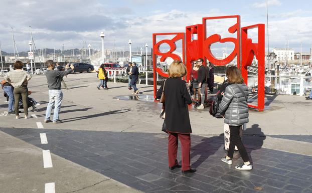 Gijón presenta su candidatura a ciudad europea de turismo inteligente