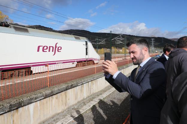 Los empresarios piden más trenes de cercanías y mayor oferta turística