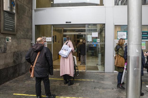 La sanidad pública asturiana «en riesgo» ante la falta de 600 médicos y 1.600 enfermeras