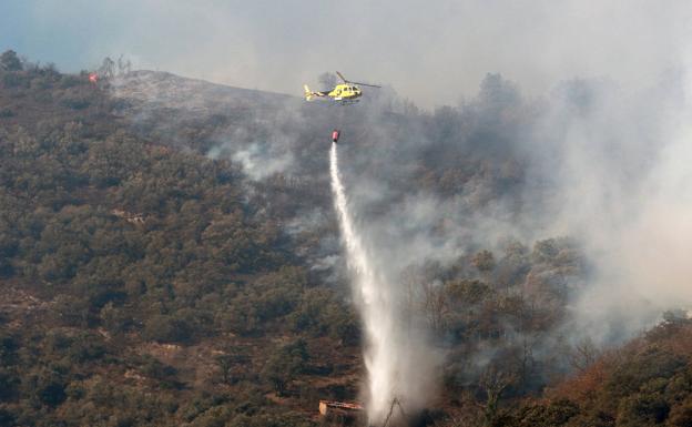 Siete incendios forestales obligan al Principado a activar el plan de emergencia