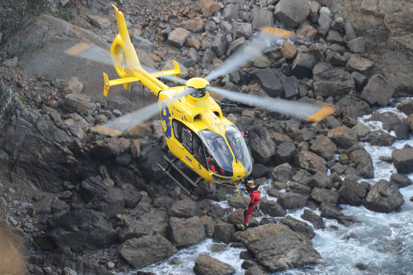 Recuperan el cuerpo sin vida de un hombre frente al acantilado del Cabo Peñas