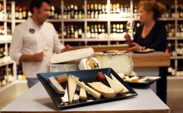 Los planes del comer se multiplican: de quesos y sidra a hamburguesas y callos