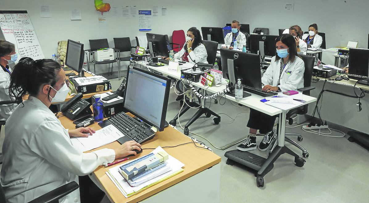 Un 'call center' para desatascar la Atención Primaria