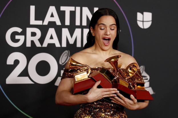 El asturiano Manolo Díaz, premiado en los Grammy que coronaron a Rosalía