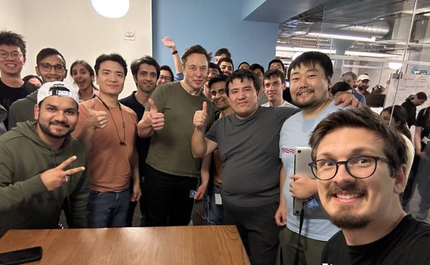 Musk se encierra con sus trabajadores más fieles y abre la puerta a la vuelta de Trump a Twitter