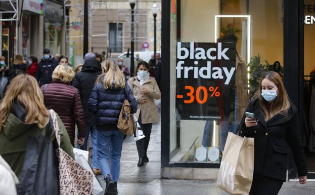 El comercio asturiano, esperanzado con tener un «buen Black Friday»