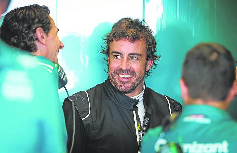 Fernando Alonso recupera la sonrisa en menos de 24 horas