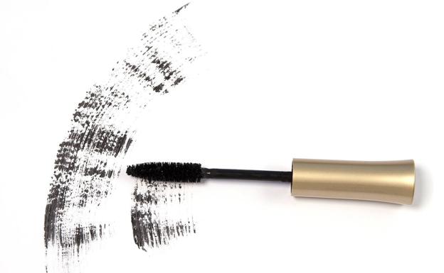 Alerta por la presencia de sustancias nocivas en máscaras de pestañas de tres conocidas marcas