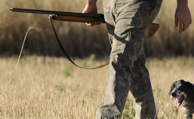 Investigan la muerte de un cazador tras recibir un disparo causado por su propio perro
