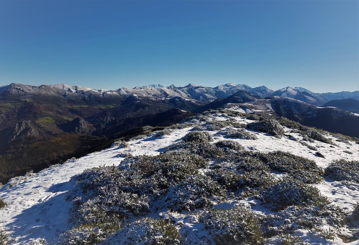 A la Colladina: una circular bella y sencilla hasta un monte discreto asomado a grandes vistas