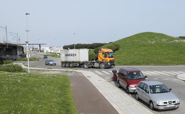 El consejo social y los diputados asturianos instan al Ministerio a licitar el vial de Jove antes de mayo