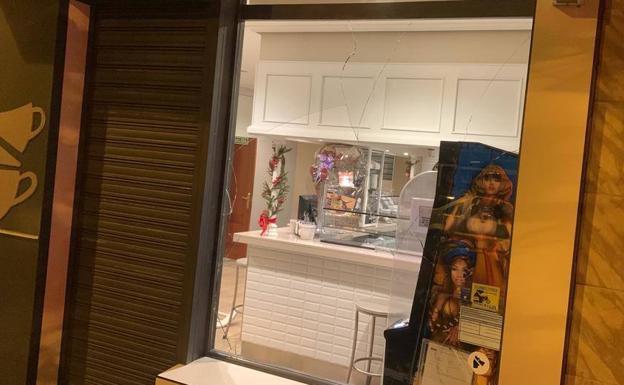 Roban 2.900 euros de una cafetería de El Llano: «En treinta segundos se produjo todo, fue muy rápido»