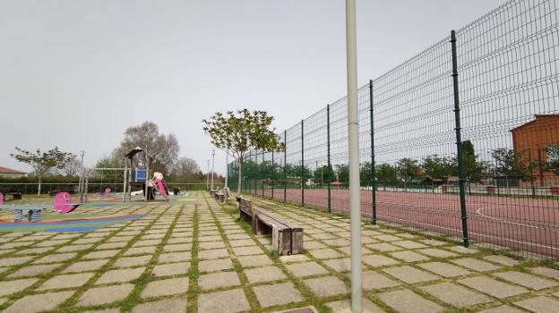 La pista polideportiva de Muros contará con un nuevo cerramiento y una cubierta