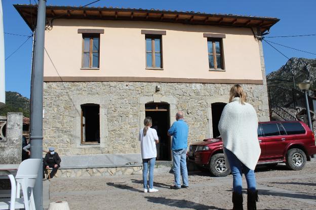 La parroquia rural de Sobrefoz tendrá que entregar las llaves de la escuela al Ayuntamiento