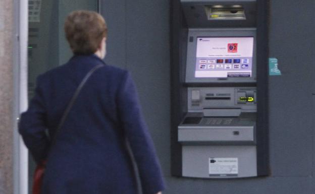 Las comisiones que pueden cobrar por hacer ingresos en efectivo en otra cuenta