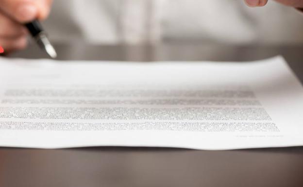 ¿Puede el banco cobrar la comisión de mantenimiento tras la muerte del titular de una cuenta?