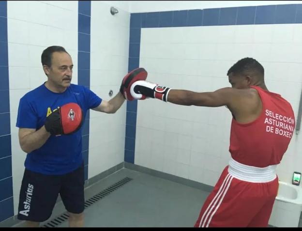 El deporte cangués premia a José Alberto Álvarez, Salvador Muñoz y Protección Civil