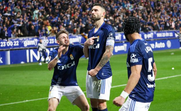 El Oviedo mantiene su idilio con el derbi