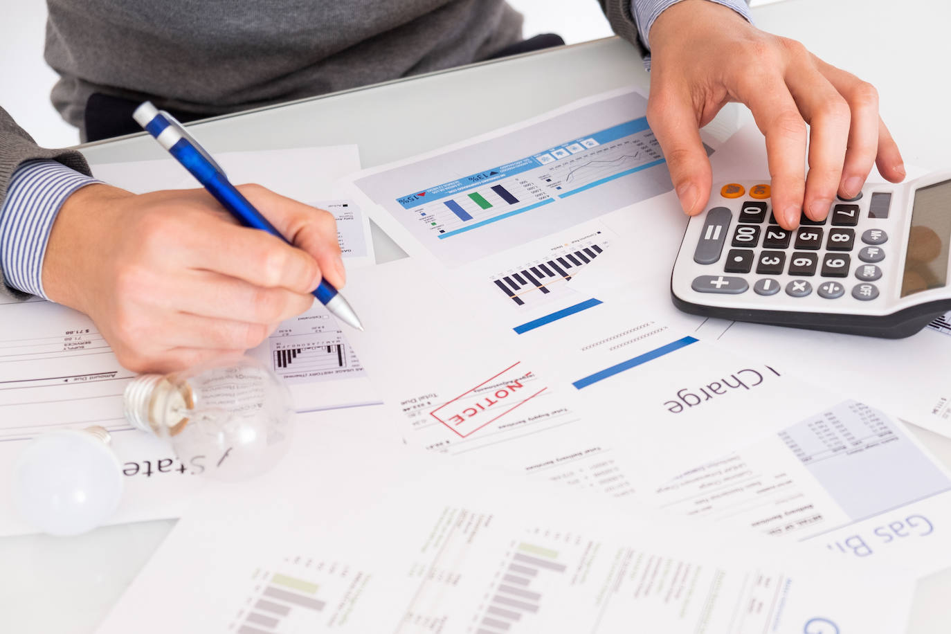 Lunes con el precio de la luz más bajo de diciembre: las mejores horas para aprovechar el ahorro