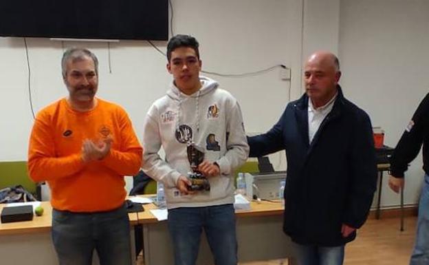 El cántabro Andrés Iglesias gana en Panes
