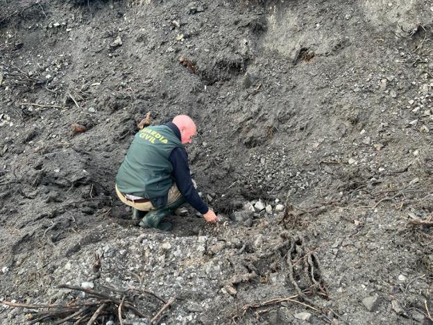 La Guardia Civil retira una bomba alemana en Cangas