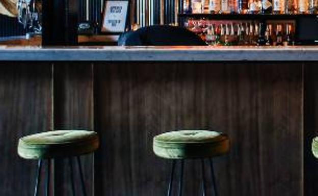 Dos hosteleras dejan el bar de Faedo ante el acoso machista de varios clientes
