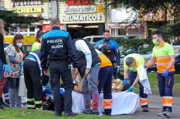 Un motorista de la Policía Local resulta herido grave al ser arrollado por un coche