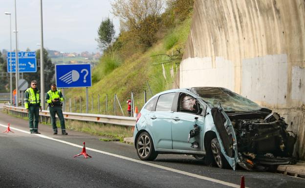 Herido al estrellar su coche contra un túnel de la autopista, a la entrada de Gijón