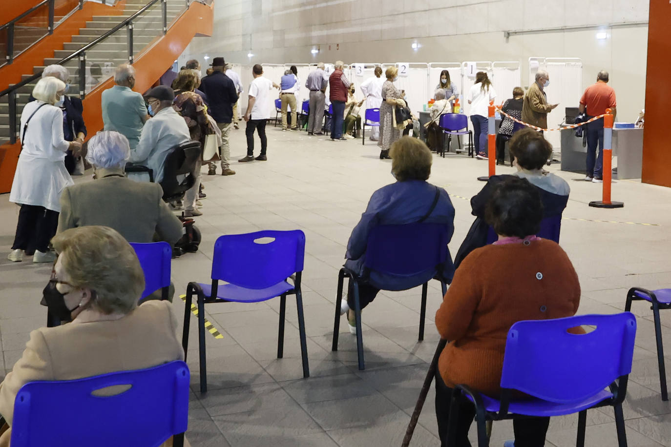 La pandemia va quedando atrás en Asturias: de la sexta ola a la cuarta dosis de la vacuna