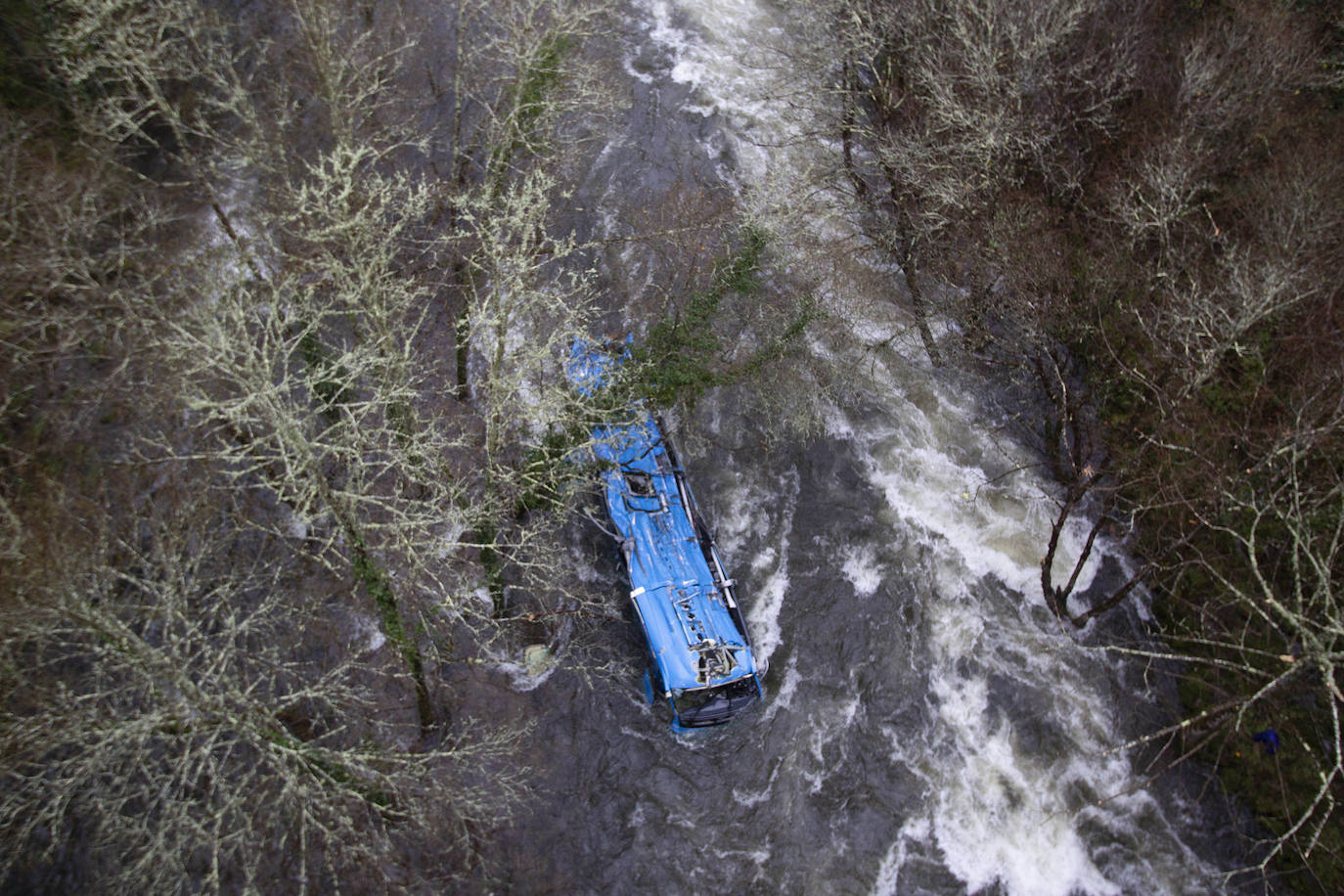 Tragedia en Galicia al precipitarse un autobús al río Lérez en Pontevedra