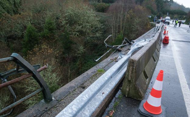 Hallan el cuerpo de la séptima víctima mortal al caer un autobús al río Lérez, en Pontevedra