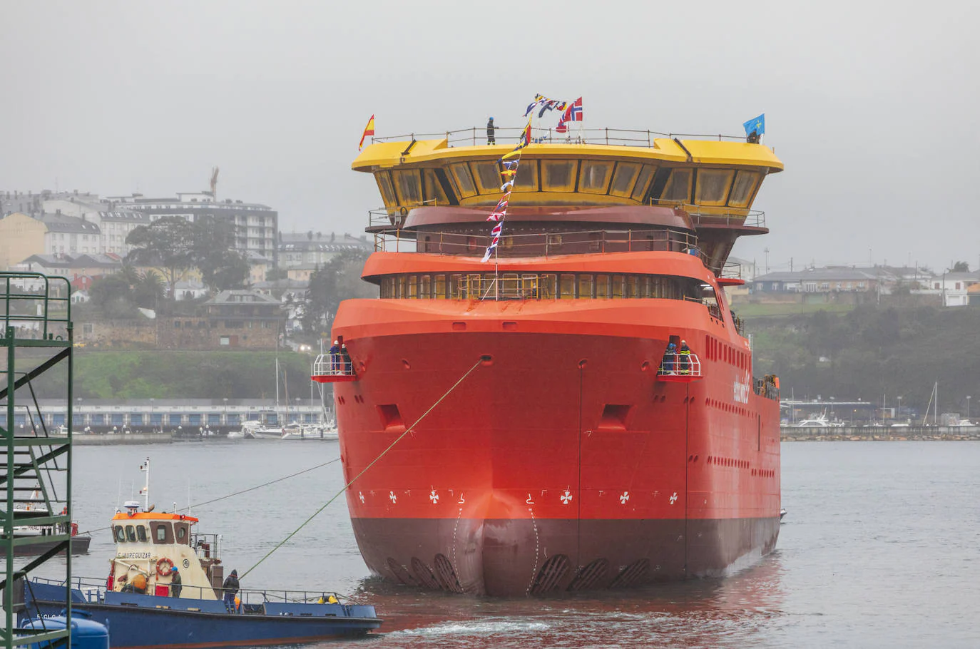 Gondán bota en Castropol un nuevo buque para el armador noruego Edda Wind ASA